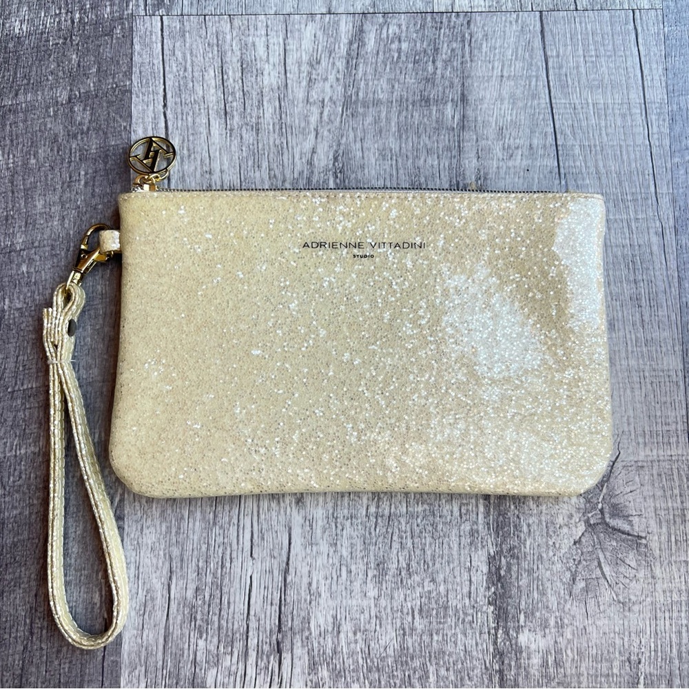 Adrienne Vittadini Wristlet White Glitter with battery pack